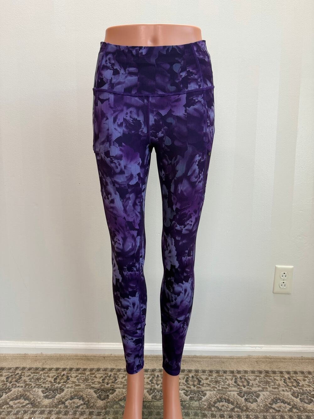 Athleta Rainier Printed Tight Purple Floral Cold Weather Running Leggings Sz XS
